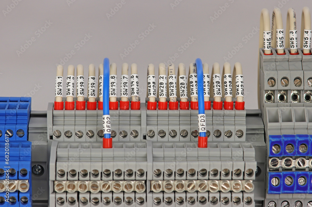  Screw electrical pass-through terminals for connecting electrical copper wires in a switchboard.