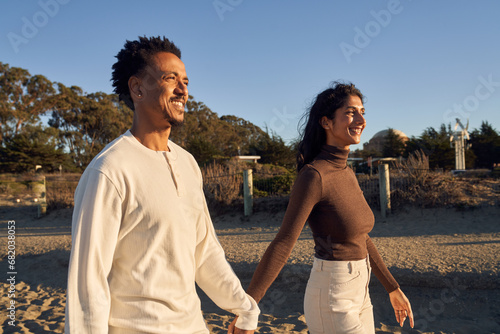 Quadro su tela Interracial Couple at The Beach Together in Love Enjoying Each Other Company