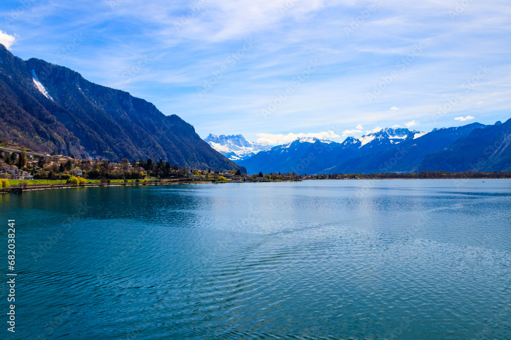 Φωτογραφία View of the Alps and Lake Geneva in Montreux, Switzerland