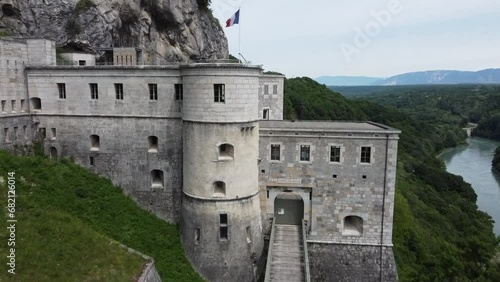 Fort l'écluse - Vidéo drone HD, Ain 01, Château