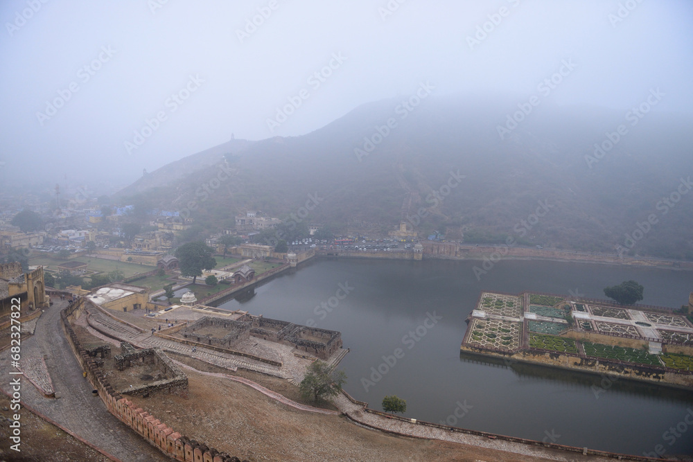 Naklejka premium Mist and fog over the safron garden of Amer fort in Rajsthan.