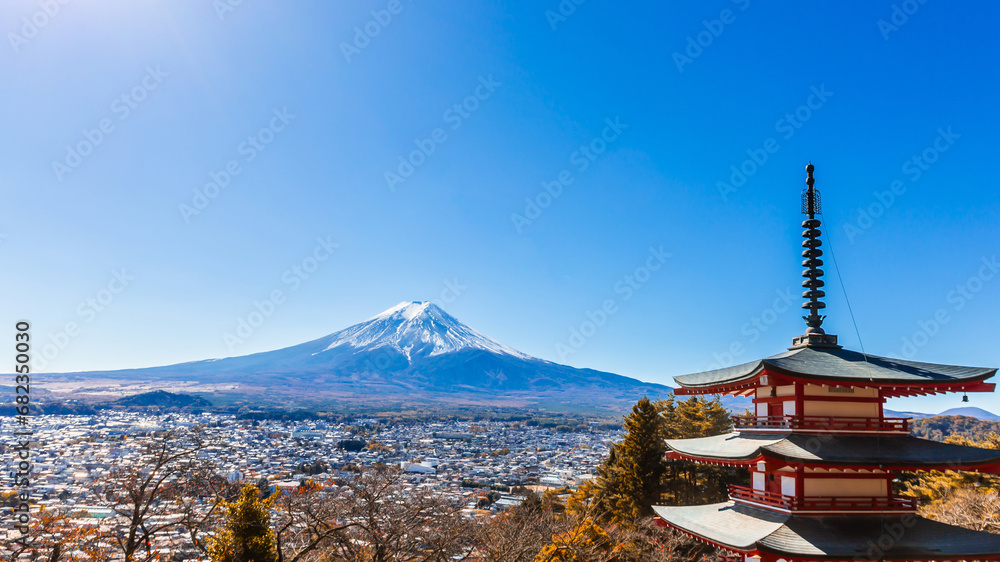 Chureito Red Pagoda is a five-story pagoda with a beautiful backdrop of Mount Fuji, a popular and famous place considered a symbol of Japan.