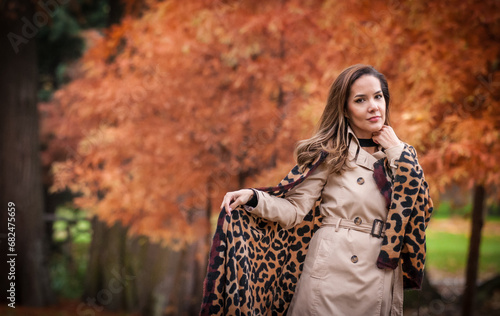 Obraz na płótnie young girl in coat in forest. Fashion woman in coat in park. Slim young fashion model wearing white coat outdoor. Beautiful woman in leopard coat in the autumn park w salonie