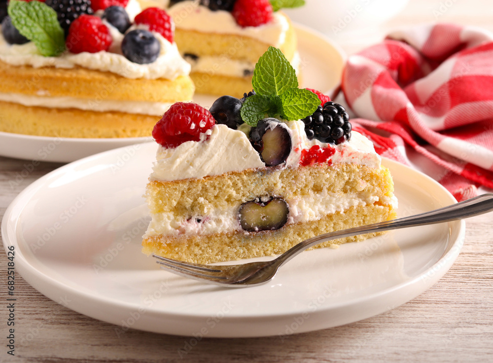 Cream and mixed berry sandwich cake Cream and mixed berry sandwich cake