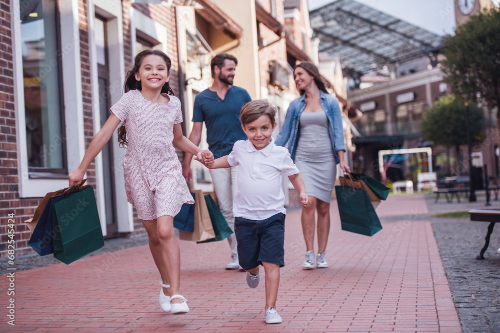 Fototapeta premium Family doing shopping
