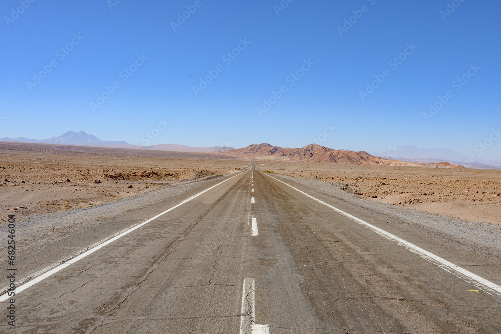 Região da placa do Trópico de Capricórnio no deserto do Atacama, Chile, na rota 23 antes do povoado de Socaire.