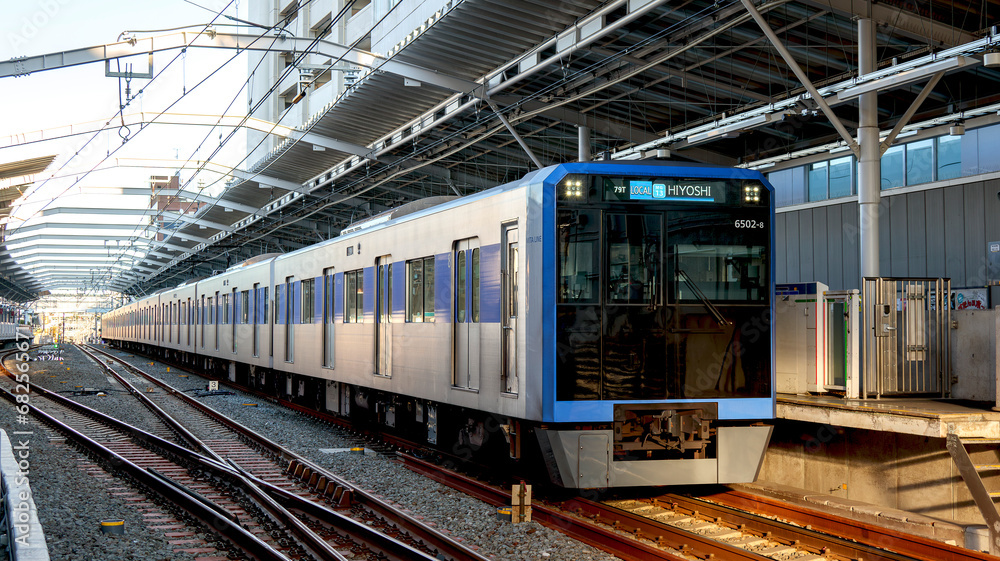 駅に到着した電車 駅に到着した電車