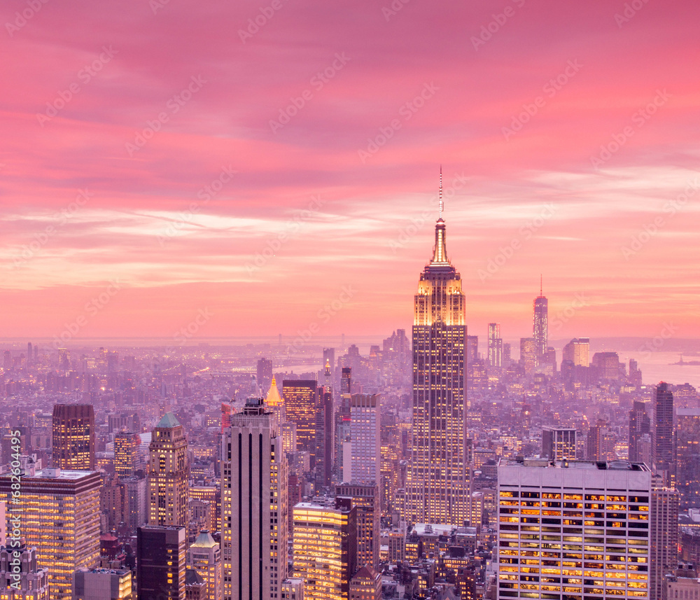 Naklejka premium Night view of New York Manhattan during sunset