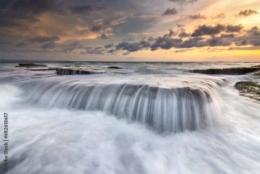 Obraz premium flowing at the sunset