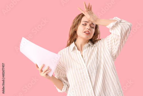 Slika na platnu Beautiful actress with film script on pink background