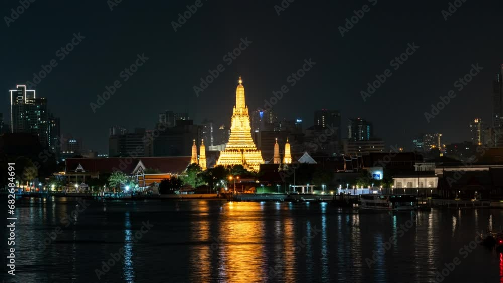 Timelapse of Wat Arun, a Buddhist pagoda reflected on Chao Phraya River in Bangkok, Thailand