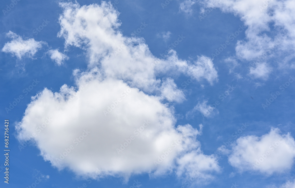 Obraz premium Blue sky background with clouds