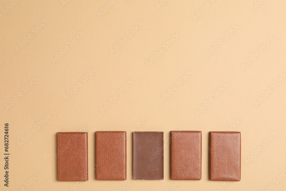 Fototapeta premium Brown chocolate bars on a light background