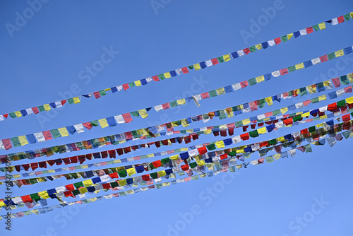 チベット仏教圏で見られるタルチョという五色の旗の写真 photo