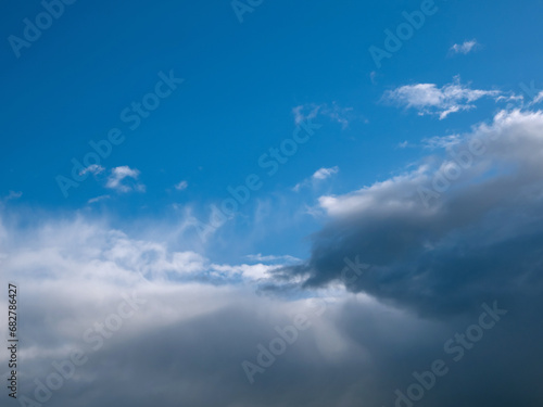 Herbst November, weiche schöne Wolken