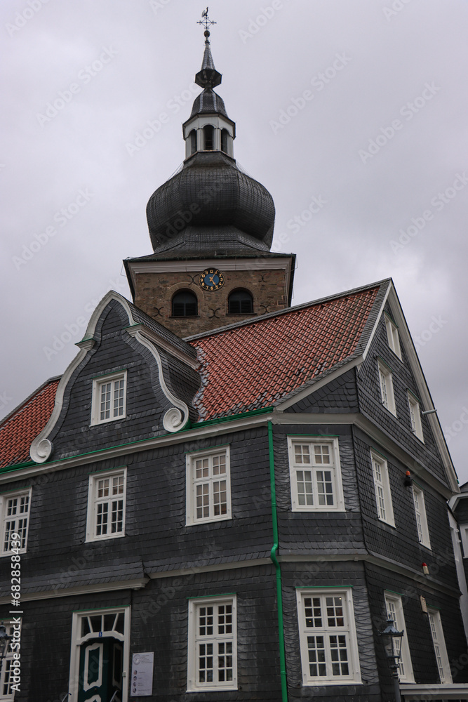 Blickwinkel mit Kirche am Markt in Remscheid-Lennep