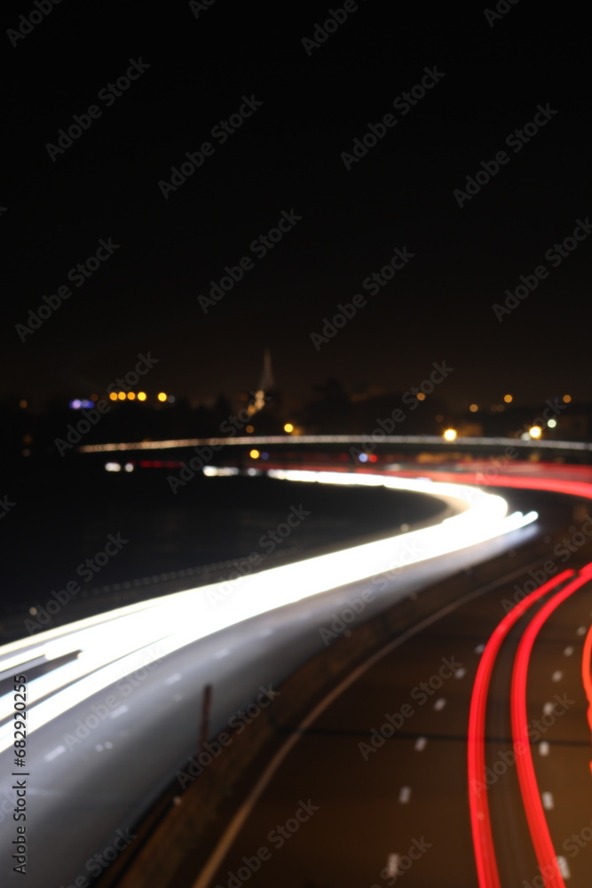 Longue pose de nuit au dessus d'une autoroute Longue pose de nuit au dessus d'une autoroute