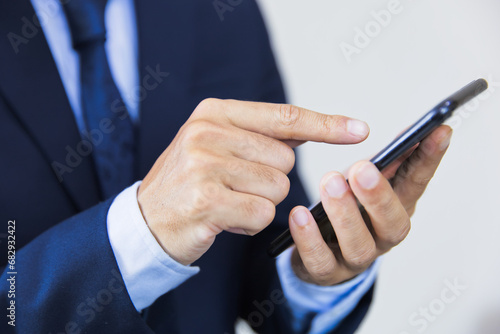 スマホを操作するビジネスマン businessman touching smartphone