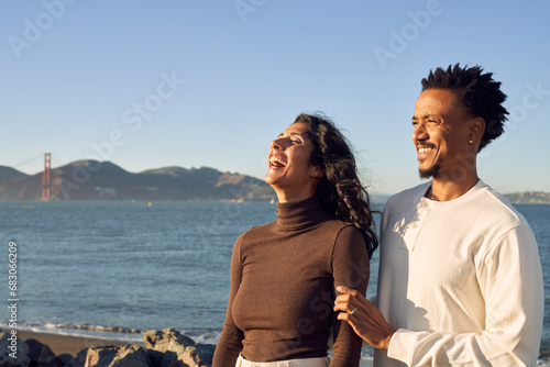 Cuadro en lienzo Interracial Couple at The Beach Together in Love Enjoying Each Other Company Smi