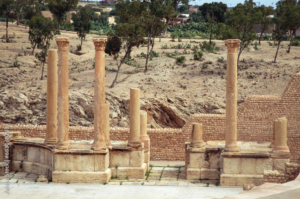 Φωτογραφία Ruins of Theatre in Roman ancient city Sufetula in Sbeitla city in north-central