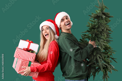 Young couple in Santa hats ...
