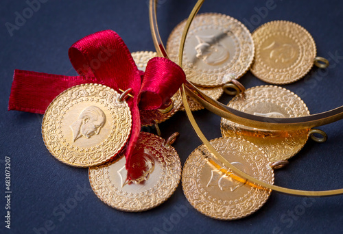 Obraz na płótnie Traditional Turkish gold coins (Turkish name; Ceyrek altin) w salonie