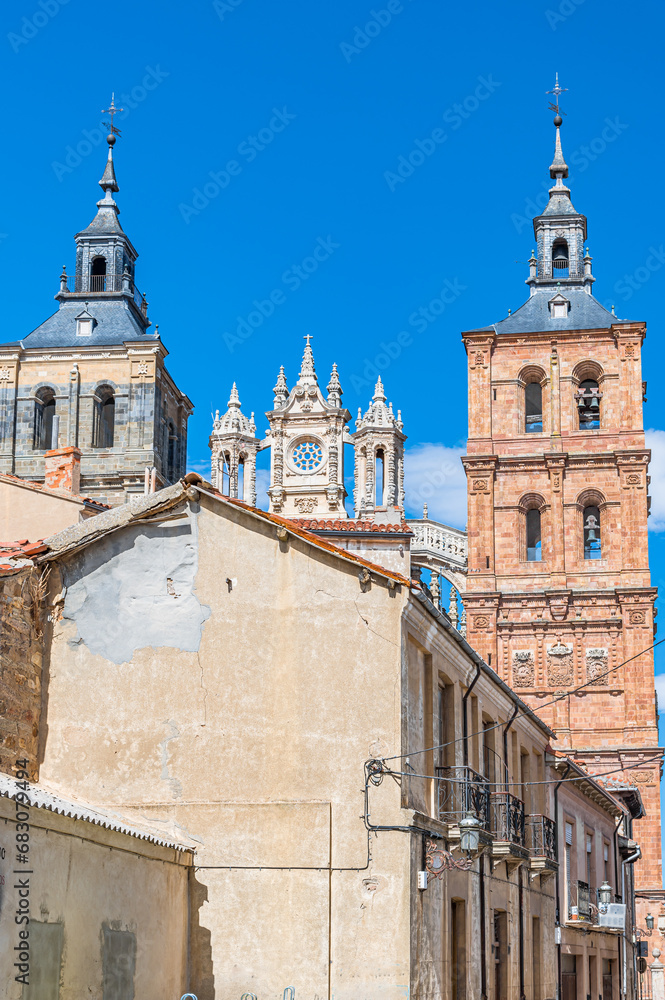 Obraz premium Street in Astorga, Spain, with the cathedral in the background