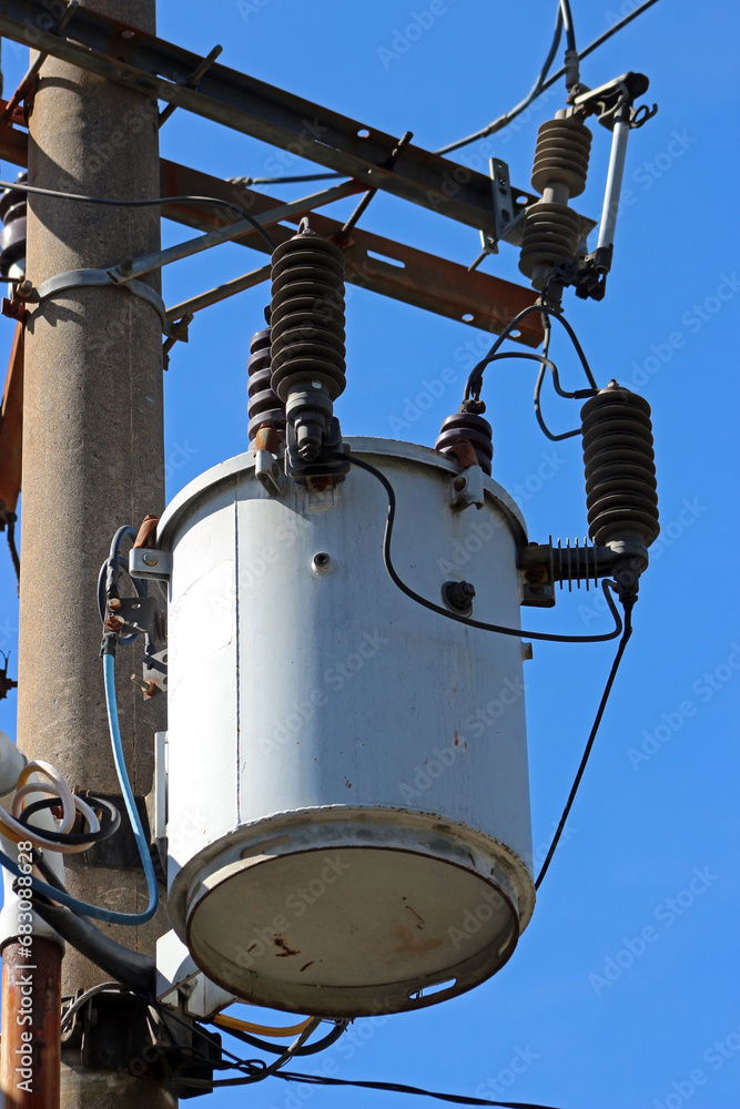 High voltage cilinder power transformer, a passive component that