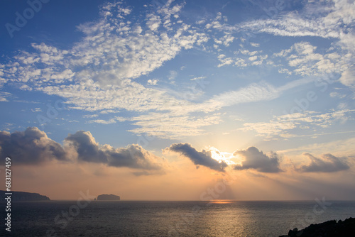 式根島小の口公園から眺める美しい朝日と海と新島、早島。

東京都伊豆諸島式根島にて。
2023年11月1日〜5日撮影。
水中写真。

The beautiful sunrise and sea and Niijima and Hanshima seen from Shikinejima Konoguchi Park.

At Shikinejima, Izu Islands, Tokyo.
Pho photo