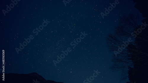 Fototapeta Naklejka Na Ścianę i Meble -  紅葉の山に昇る天の川と満天の星空
