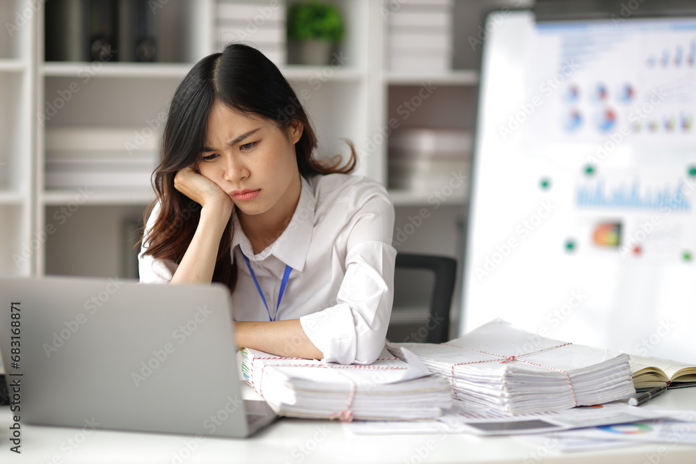 Asian women who are serious about working in the office are stressed by working too hard and missing deadlines. Asian women who are serious about working in the office are stressed by working too hard and missing deadlines.