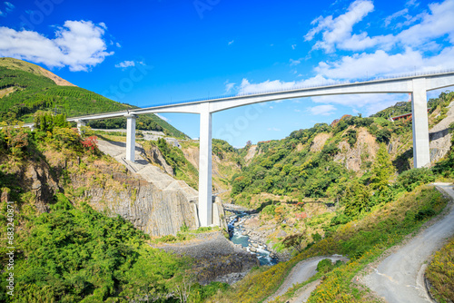 初秋の新阿蘇大橋 熊本県阿蘇郡 Shin-Aso Ohashi Bridge in early autumn. Kumamoto Pref, Aso-gun.