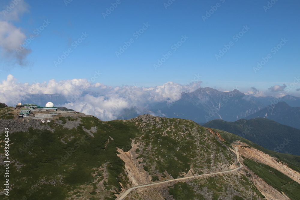 Φωτογραφία 乗鞍岳の風景。乗鞍岳は飛騨山脈南部にある剣ヶ峰を主峰とする山々の総称。