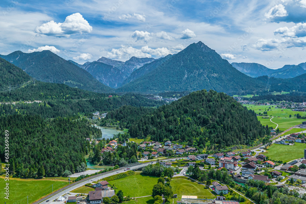 Die Gemeinde Pflach im Tiroler Lechtal im Luftbild