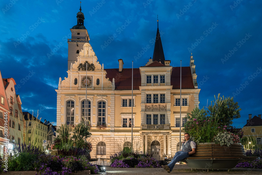 Naklejka premium Das Rathaus in Ingolstadt bei Nacht