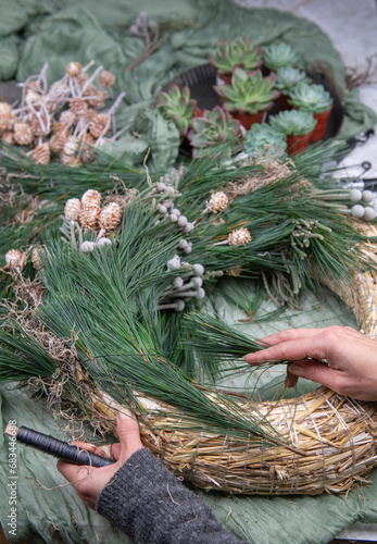 Kranz binden, Adventskranz basteln, Kranz mit Sukkulenten, Dekoration für Weihnachten