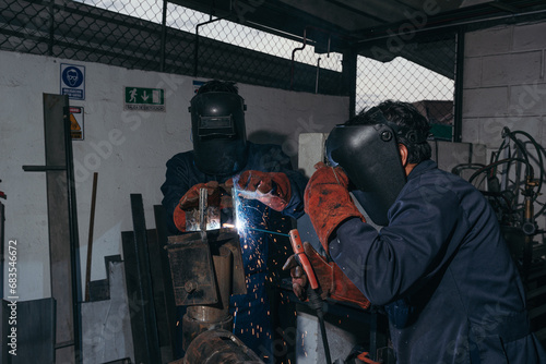 Welding students in the workshop © Vctor