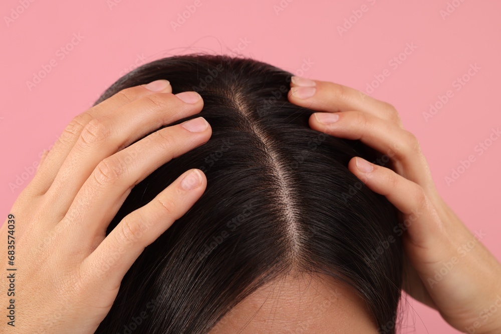 Naklejka premium Woman with healthy hair on pink background, closeup