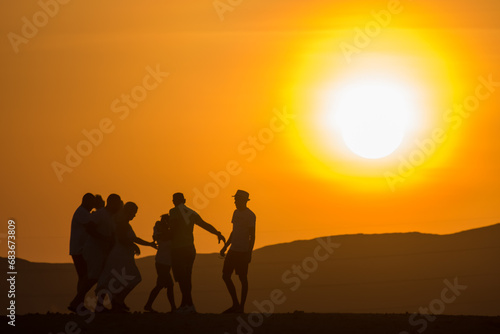 Quadro su tela dark persons during bright shining sun during sunset