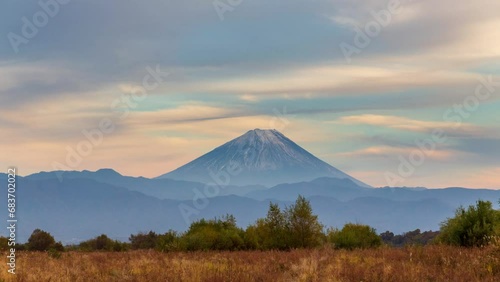 韮崎市釜無川河川敷から夕方の富士山の雲の流れTimelapse