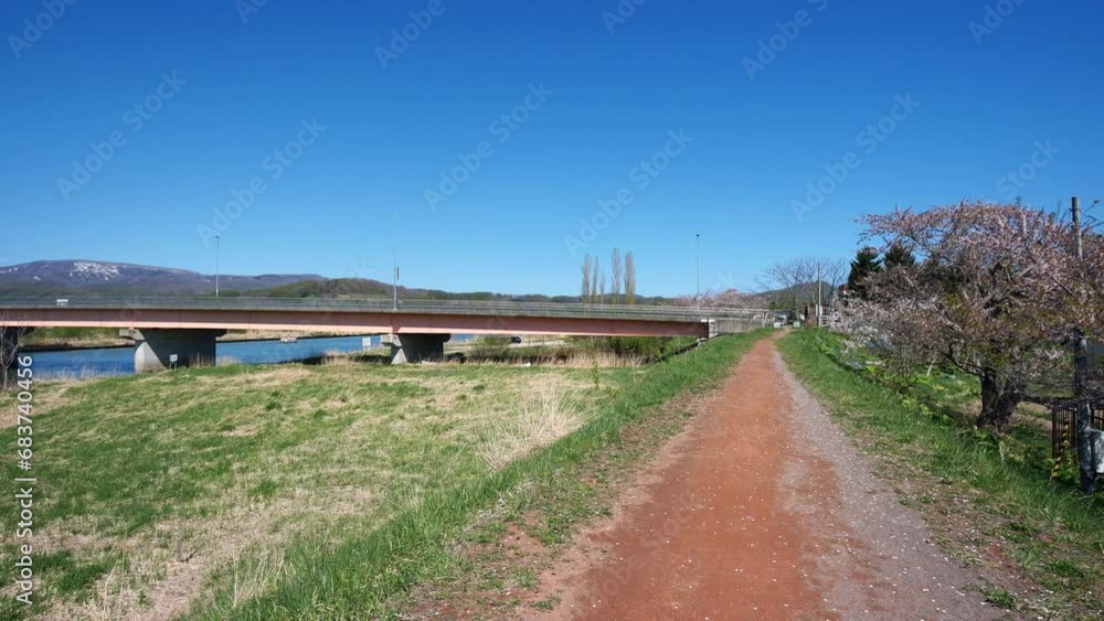 春の余市川と田川橋 春の余市川と田川橋