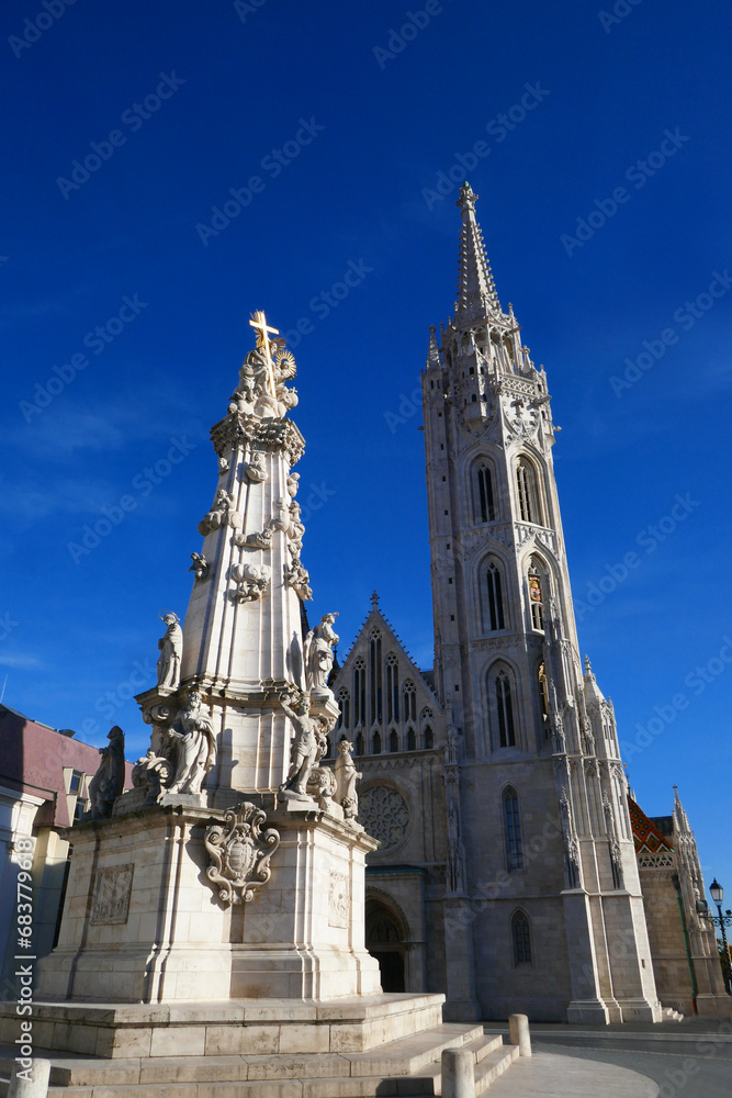 Dreifaltigkeitssäule und Matthiaskirche in Budapest