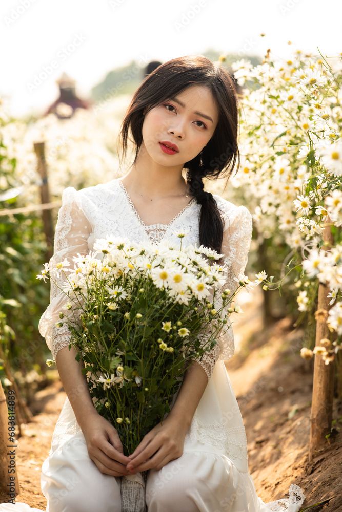 A Vietnamese Beauty's Mysterious Glow A Vietnamese Beauty's Mysterious Glow
