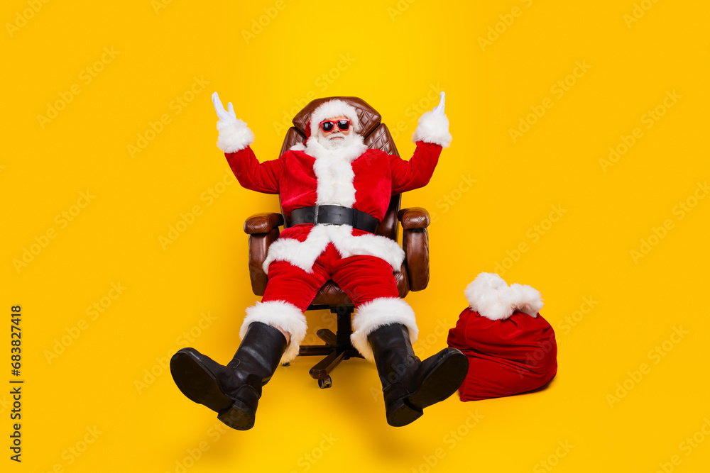 Full body photo of old saint nicholas raised palms up showing empty space proposition christmas sale isolated on yellow color background Full body photo of old saint nicholas raised palms up showing empty space proposition christmas sale isolated on yellow color background
