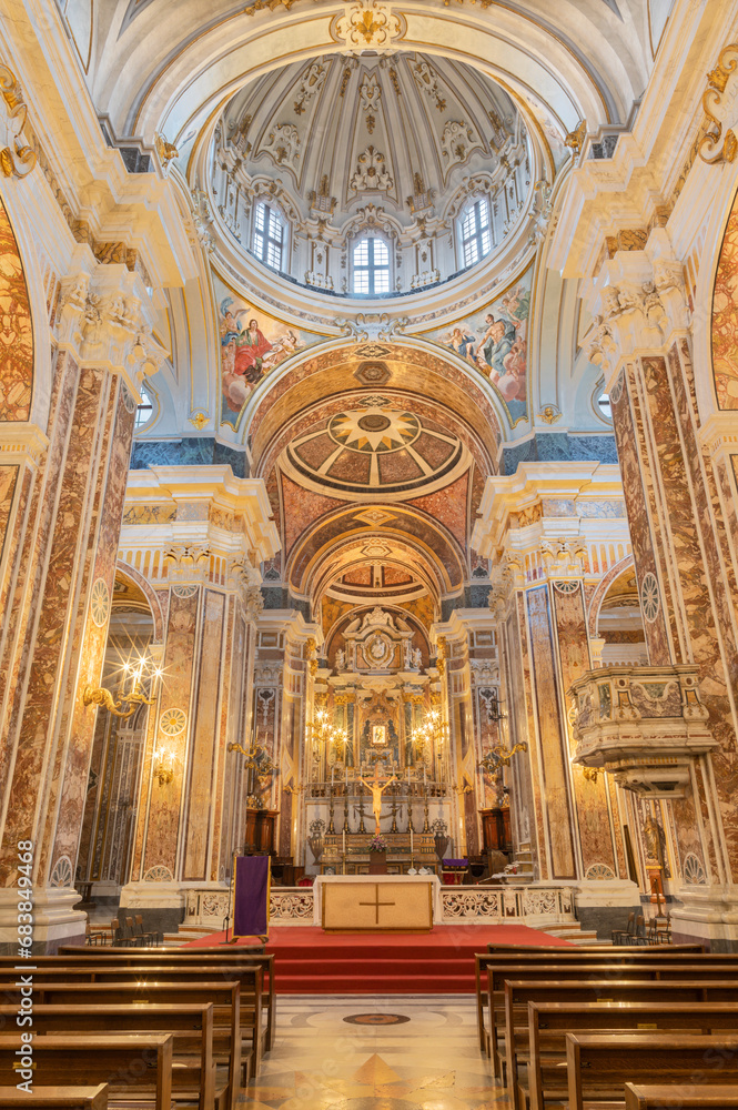 Φωτογραφία MONOPOLI, ITALY - MARCH 5, 2022: The baroque Cathedral - Basilica di Maria Santissima della Madia