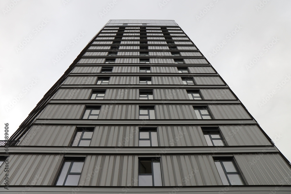 La tour Elithis, bâtiment à énergie positive, vue de l'extérieur, ville de Saint Etienne, département de la Loire, France La tour Elithis, bâtiment à énergie positive, vue de l'extérieur, ville de Saint Etienne, département de la Loire, France