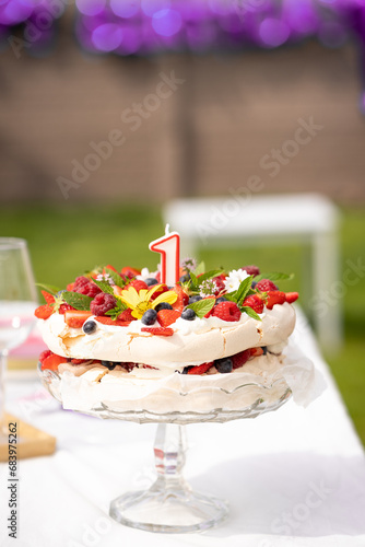 Obraz na płótnie 1 first birthday cake pavlova with fresh fruit berries flower candle w salonie