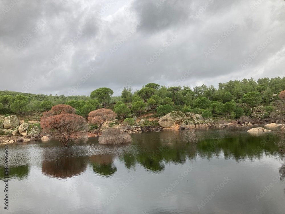 Fototapeta premium lake and clouds
