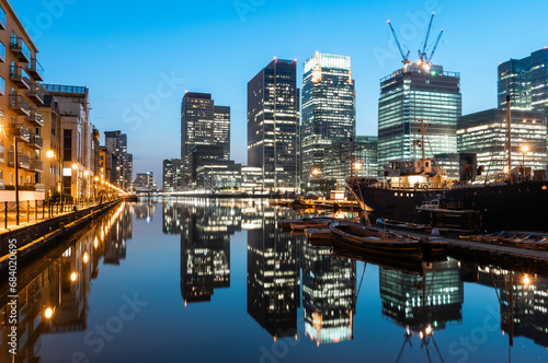 Modern apartments and office buildings in a financial district of London, Canary Wharf © Aleramo