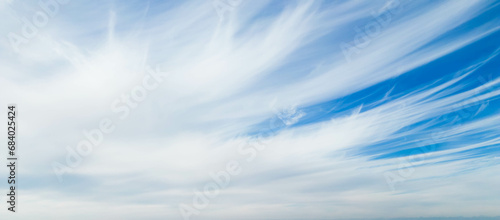 Canvas Print Wispy clouds in a blue sky